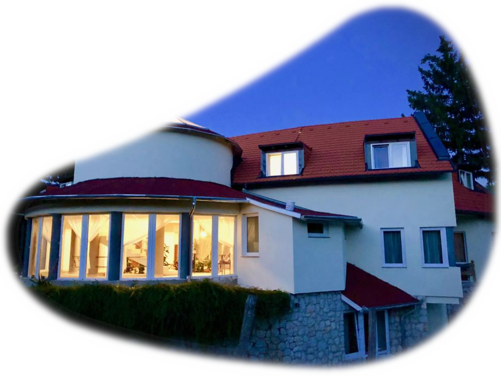 Rólunk - Átrium vendégház - Orfű